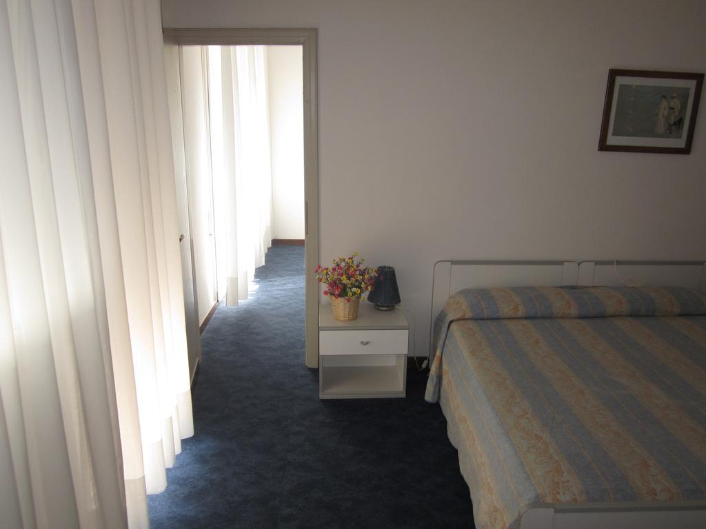 Hotel Savoia Lido di Jesolo Rum bild