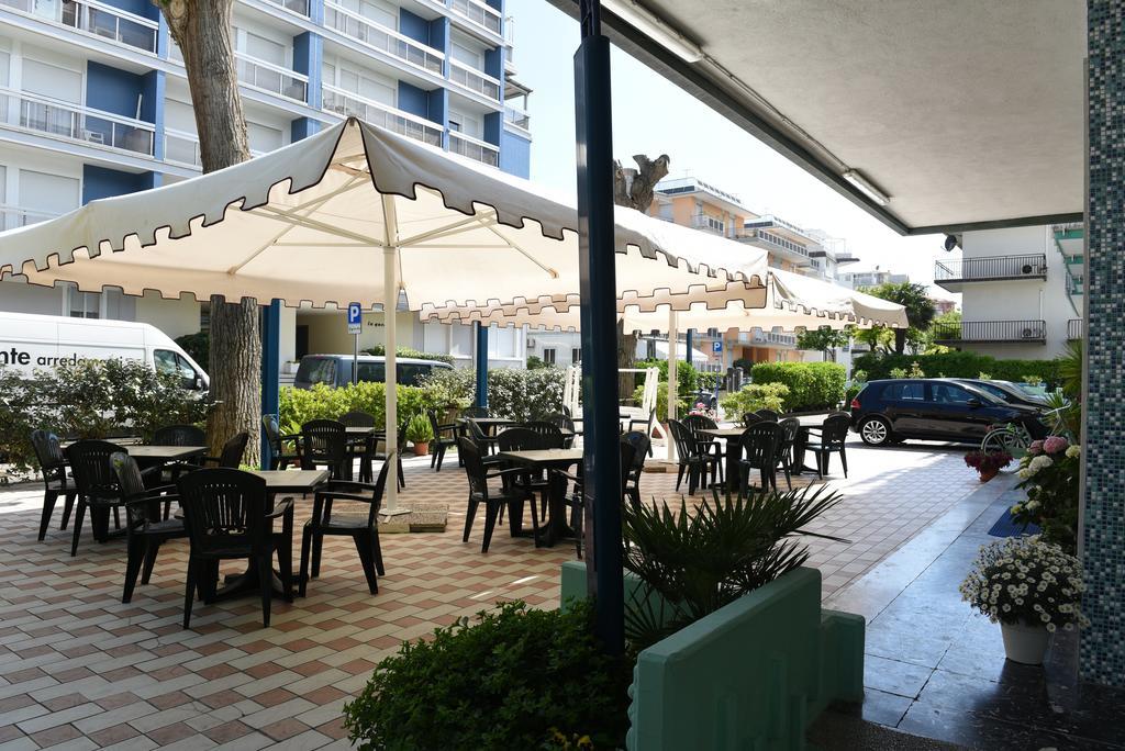 Hotel Savoia Lido di Jesolo Exteriör bild