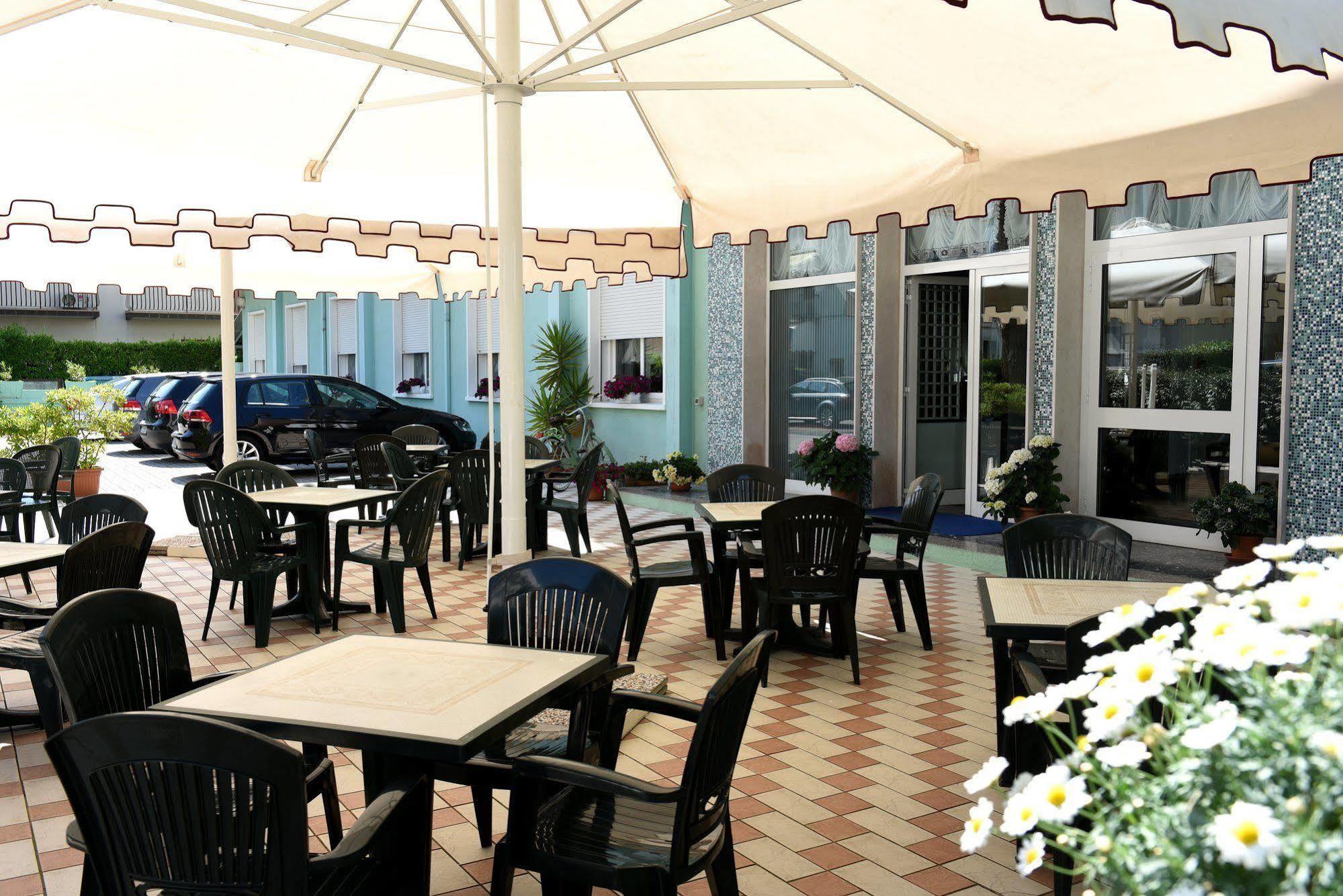 Hotel Savoia Lido di Jesolo Exteriör bild
