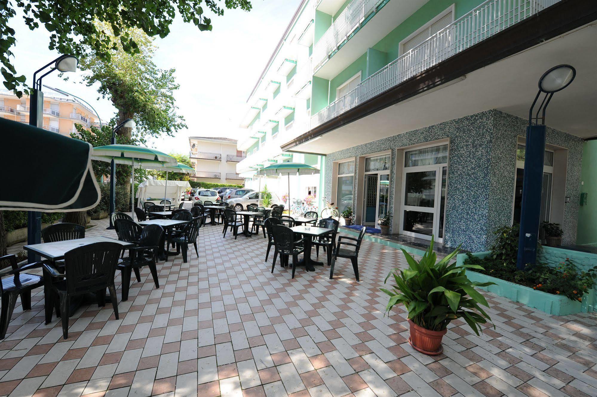 Hotel Savoia Lido di Jesolo Exteriör bild