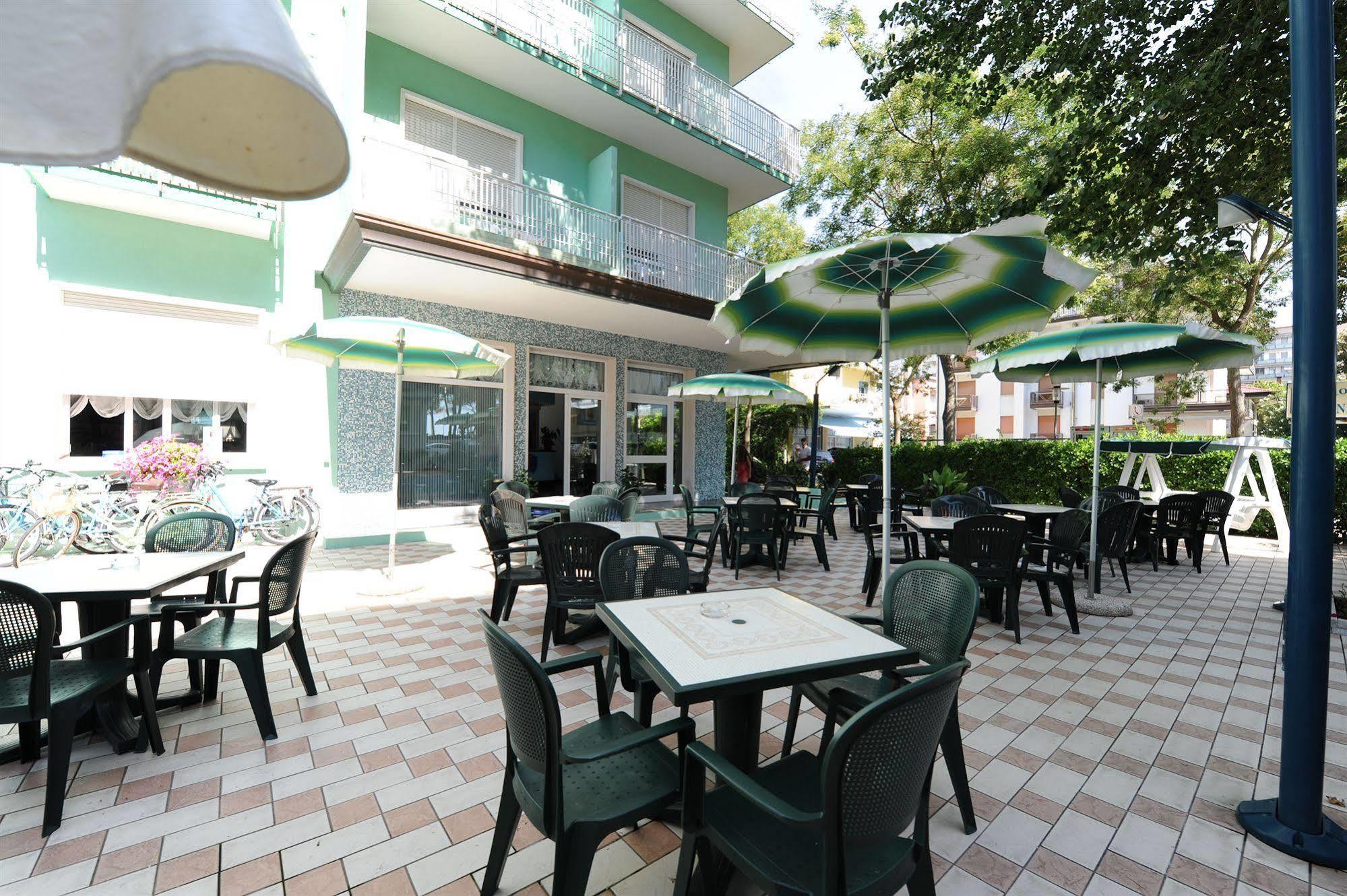 Hotel Savoia Lido di Jesolo Exteriör bild