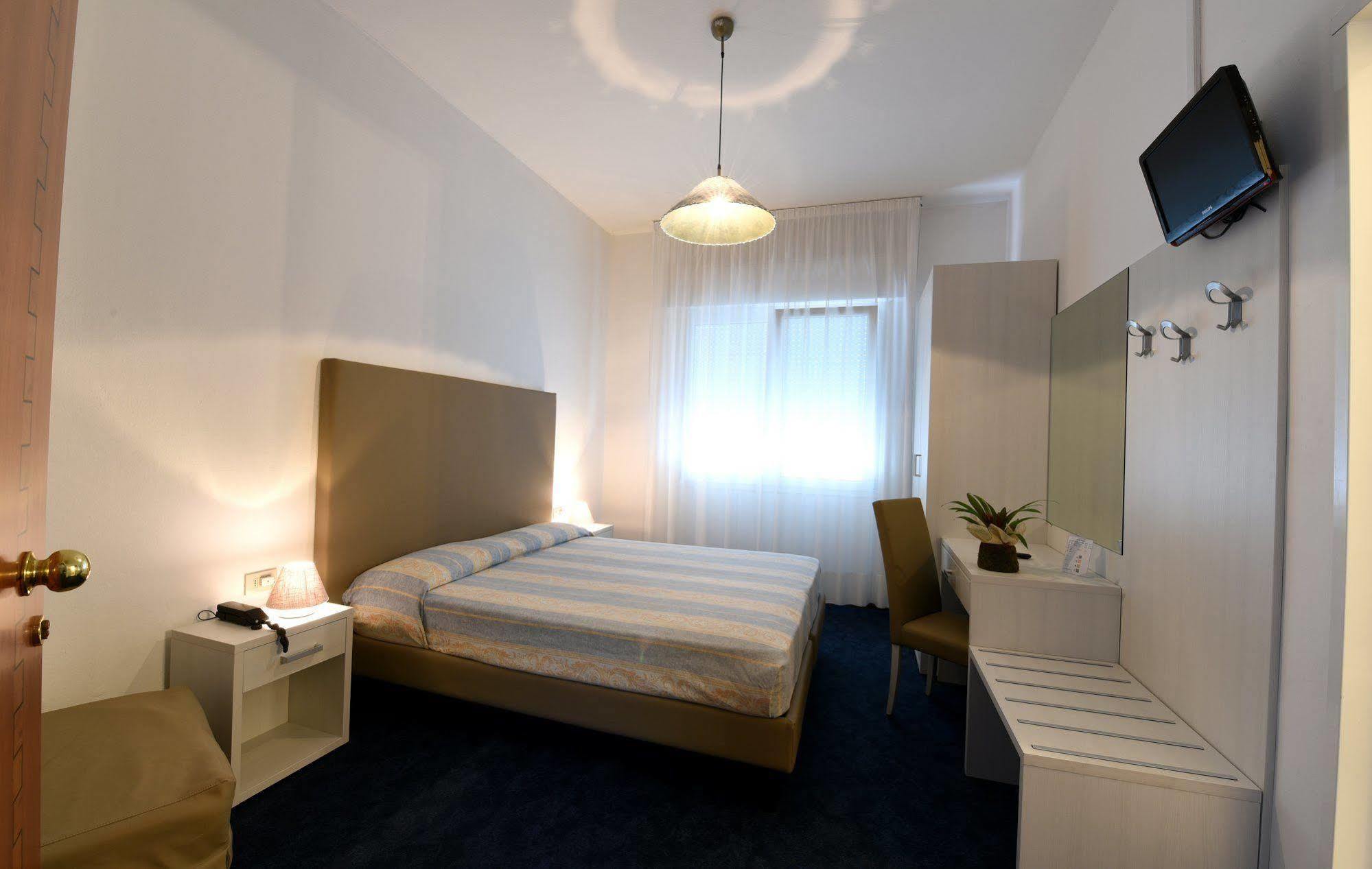 Hotel Savoia Lido di Jesolo Exteriör bild