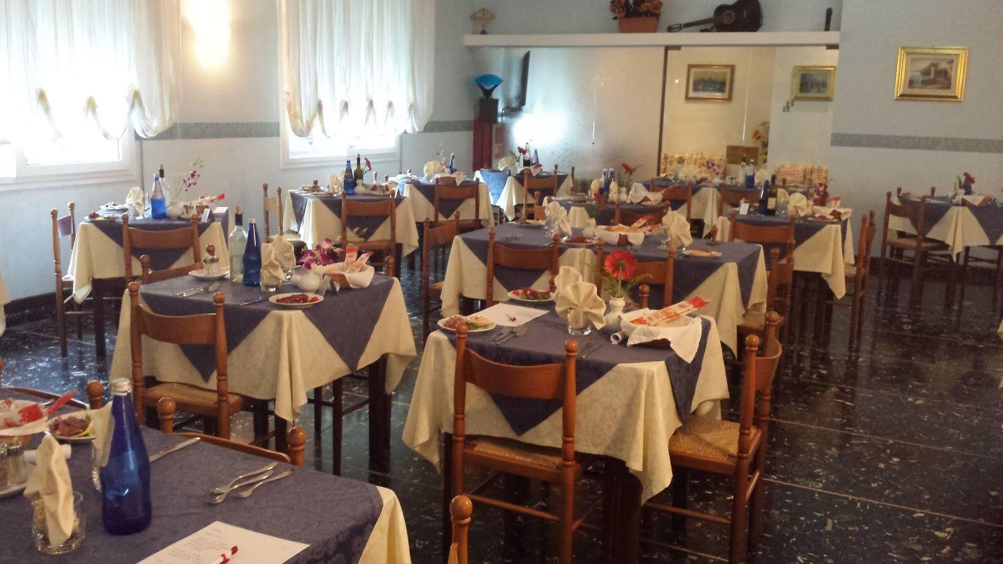 Hotel Savoia Lido di Jesolo Exteriör bild